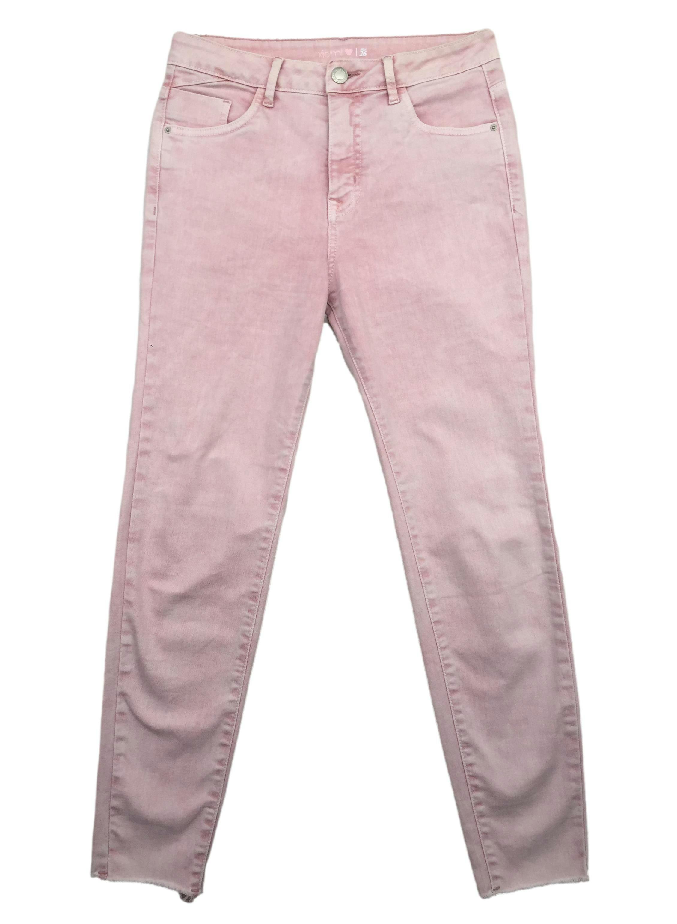 Skinny jean rosa efecto lavado y basta cropped. Cintura 68cm Tiro 26cm Largo 89cm