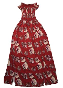 Vestido offshoulder rojo con estampado de flores, panal de abeja en el torso, aberturas laterales. Busto: 48cm (sin estirar), Largo: 113cm