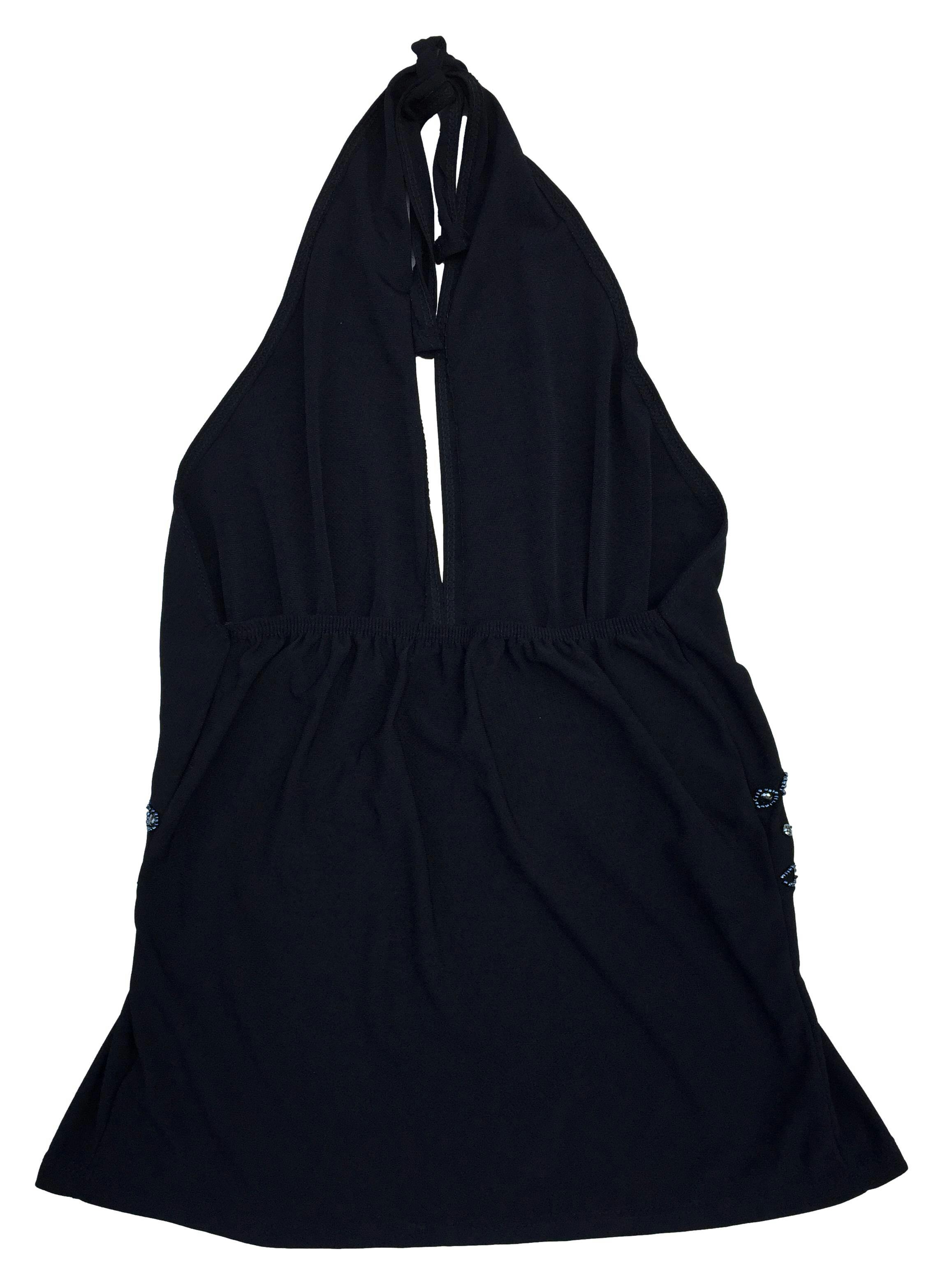 Top negro Adriana con aplicaciones de  mostacillas y cordones en el cuello para anudarse. Busto: 64cm (sin estirar), Largo: 53cm