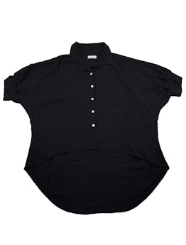 Blusa Bohem oversized negra con textura, más larga atrás, manga 3/4 murciélago. Ancho 140cm Largo 85cm
