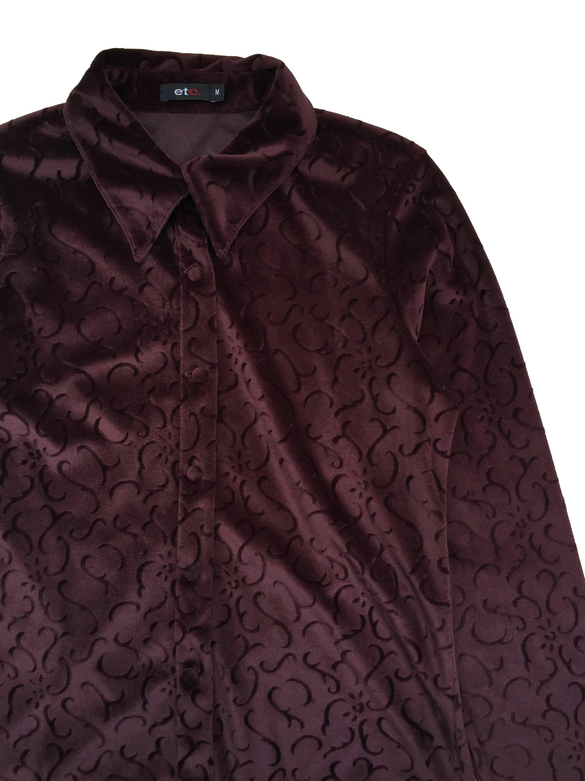 Blusa de plush marrón con texturas al tono, botones delanteros forrados. Busto 96cm Largo 55cm