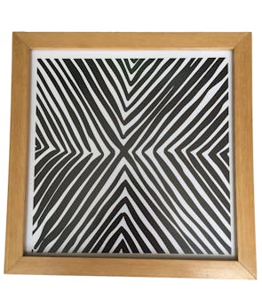 Cuadro blanco y negro en X, marco madera y mica protectora. Medidas 22x22cm
