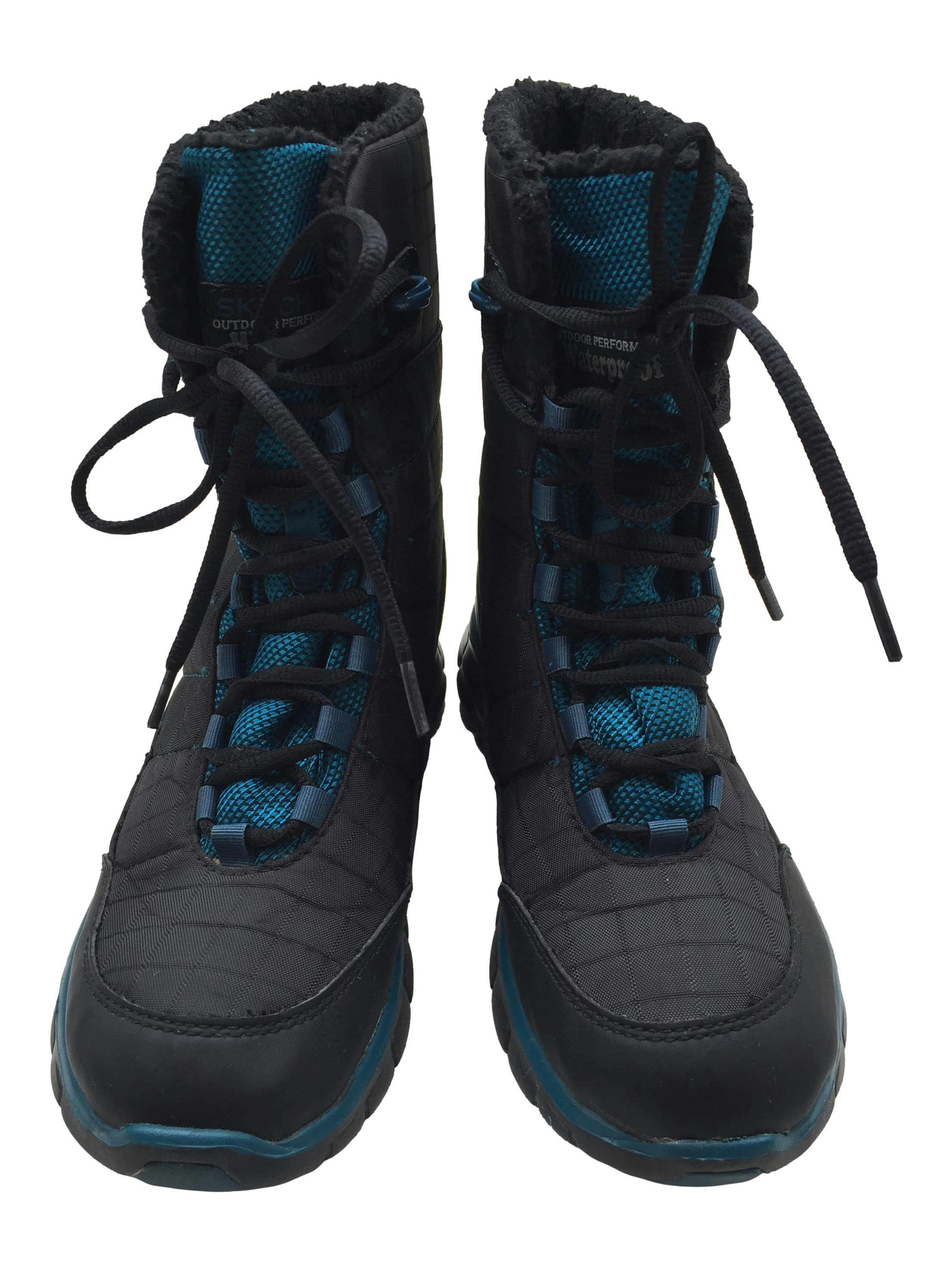 Botines Skechers Waterproof negras con detalles azules, pasadores delanteros, caña 17cm. Estado 8.5/10