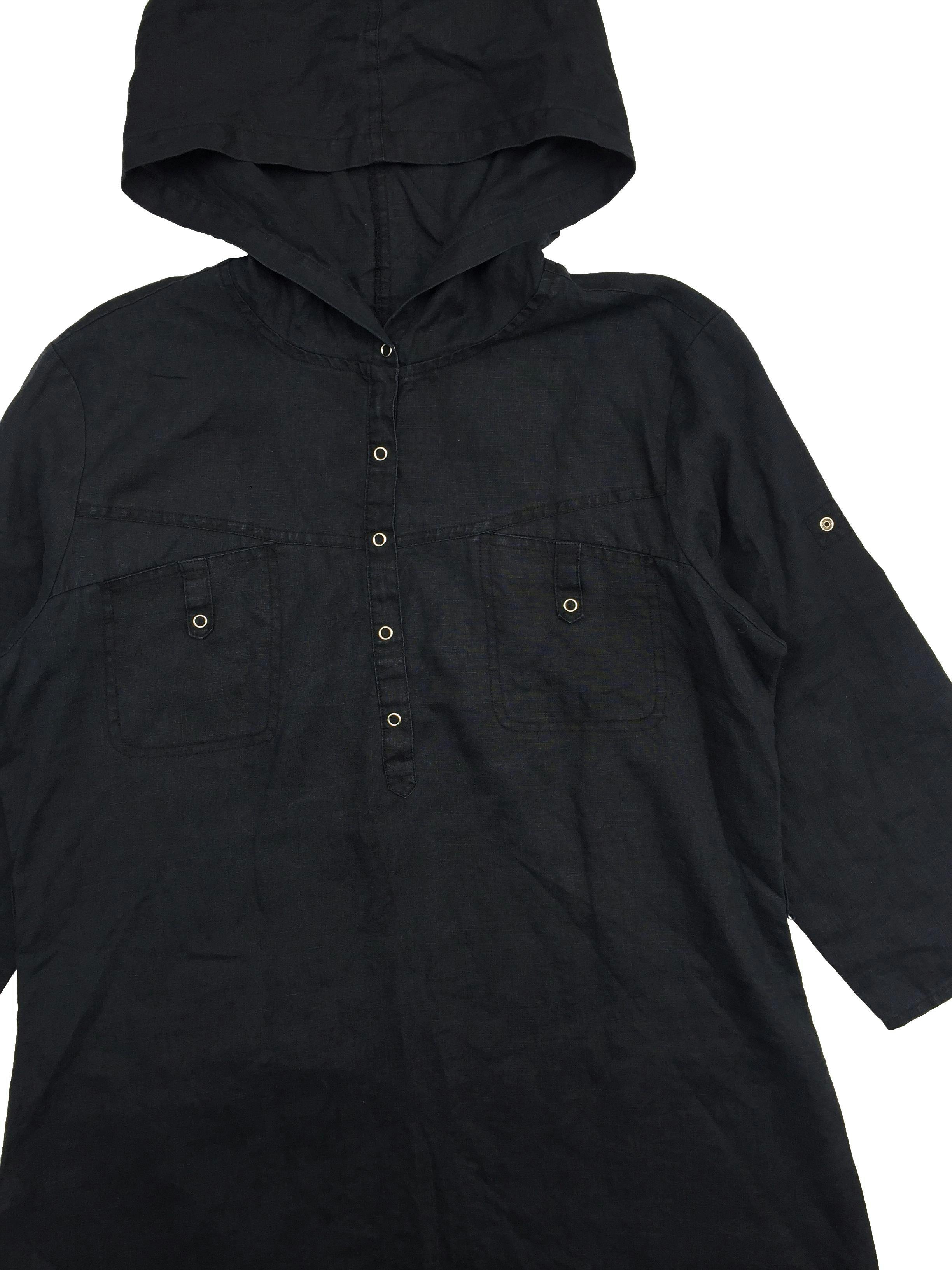 Blusa de lino negro con capucha y broches en cuello, manga 3/4. Busto 110cm Largo 72cm