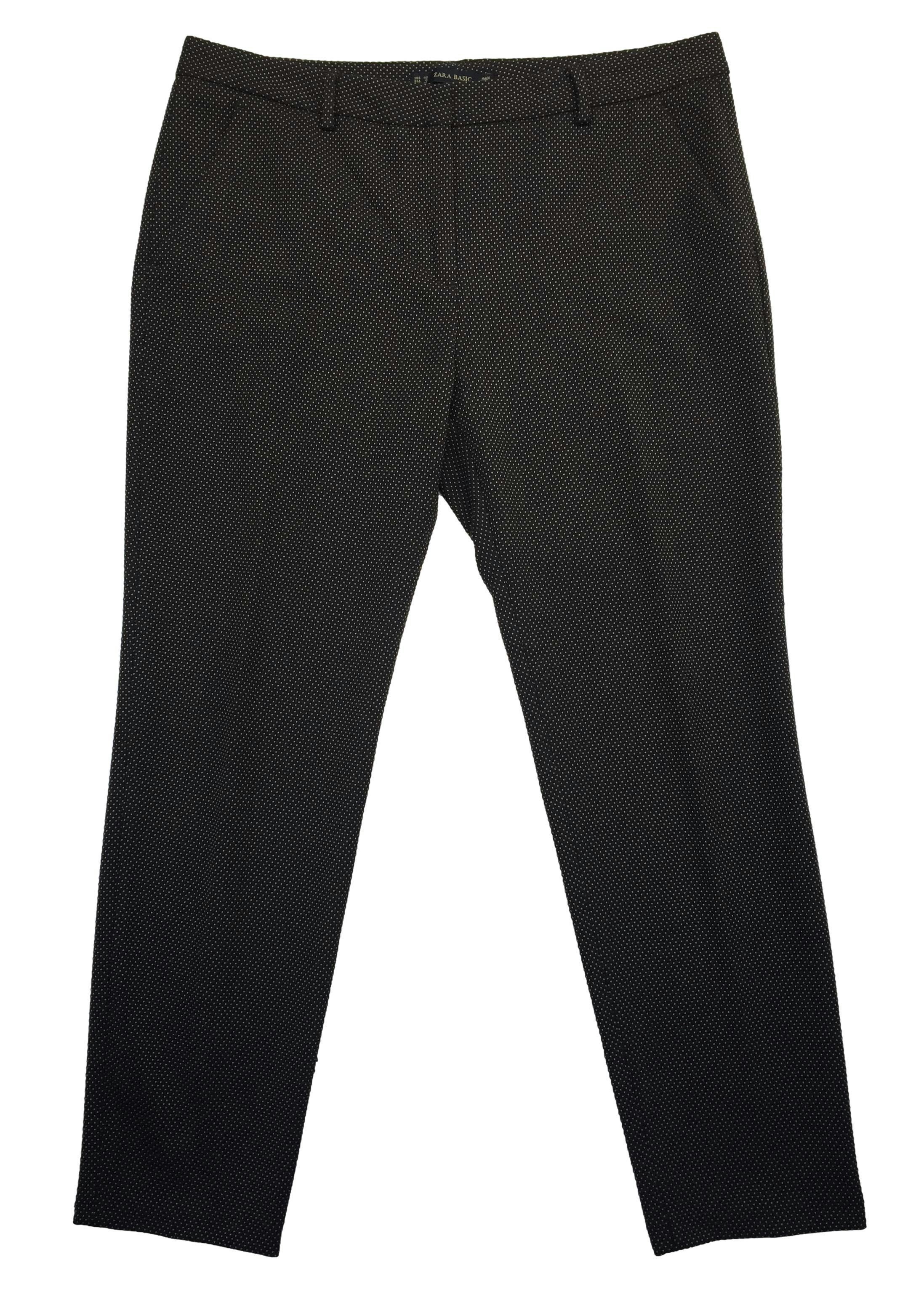 Pantalón Zara marrón con puntitos beige, corte slim. Cintura 88cm Tiro 25cm Largo 92cm