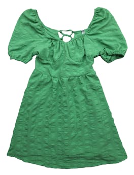 Vestido Sybilla verde, textura de líneas, mangas abullonadas, cierre lateral, forro y tiras posteriores. Busto: 98cm, Largo: 70cm