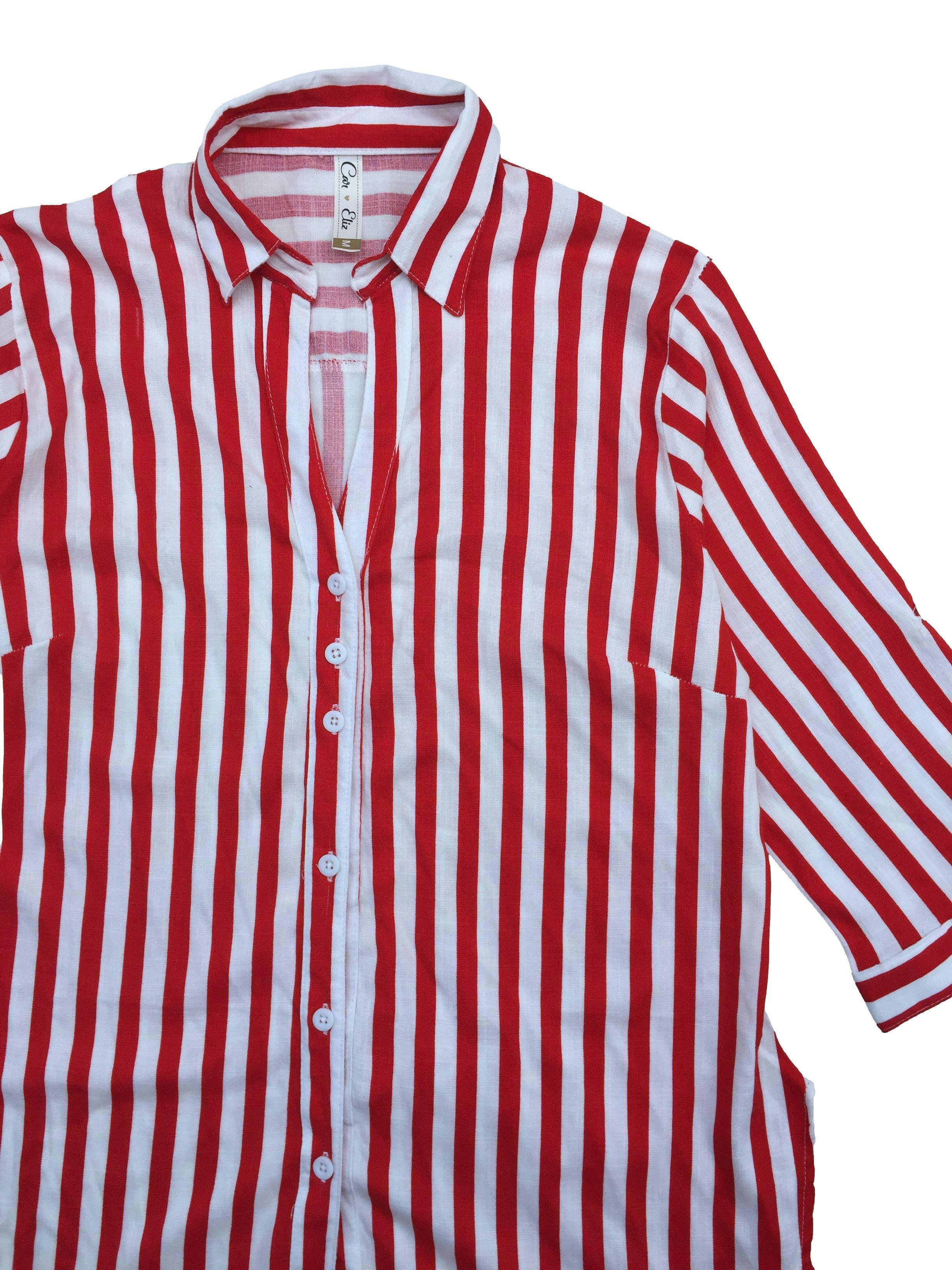 Blusa a rayas roja y blanco, botones delanteros, manga 3/4 regulables con botón, aberturas laterales, tela fresca. Busto 98cm Largo 80cm