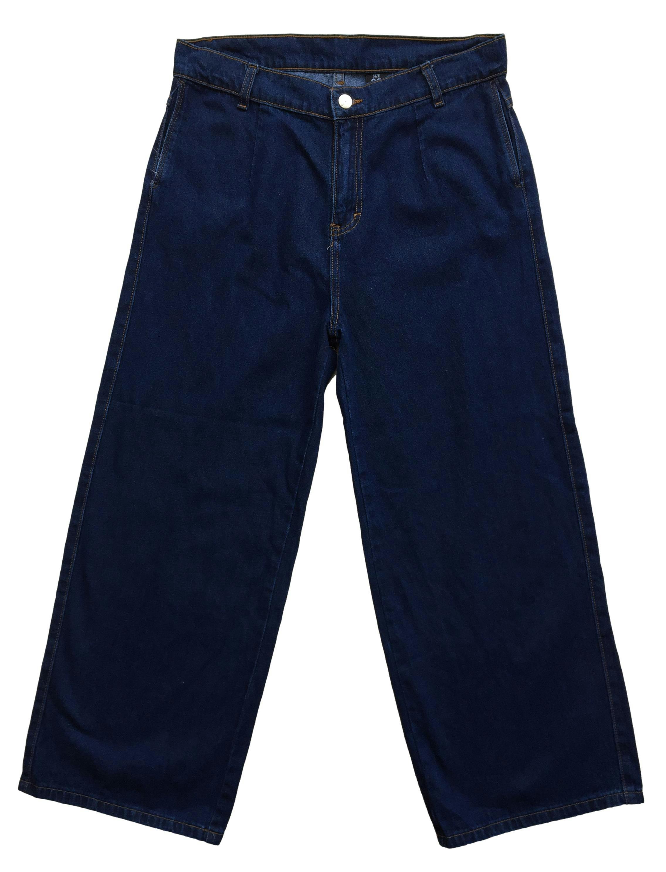 Pantalón jean, pierna ancha, bolsillos y botón delanteros. Cintura: 80cm, Tiro: 30cm, Largo: 92cm