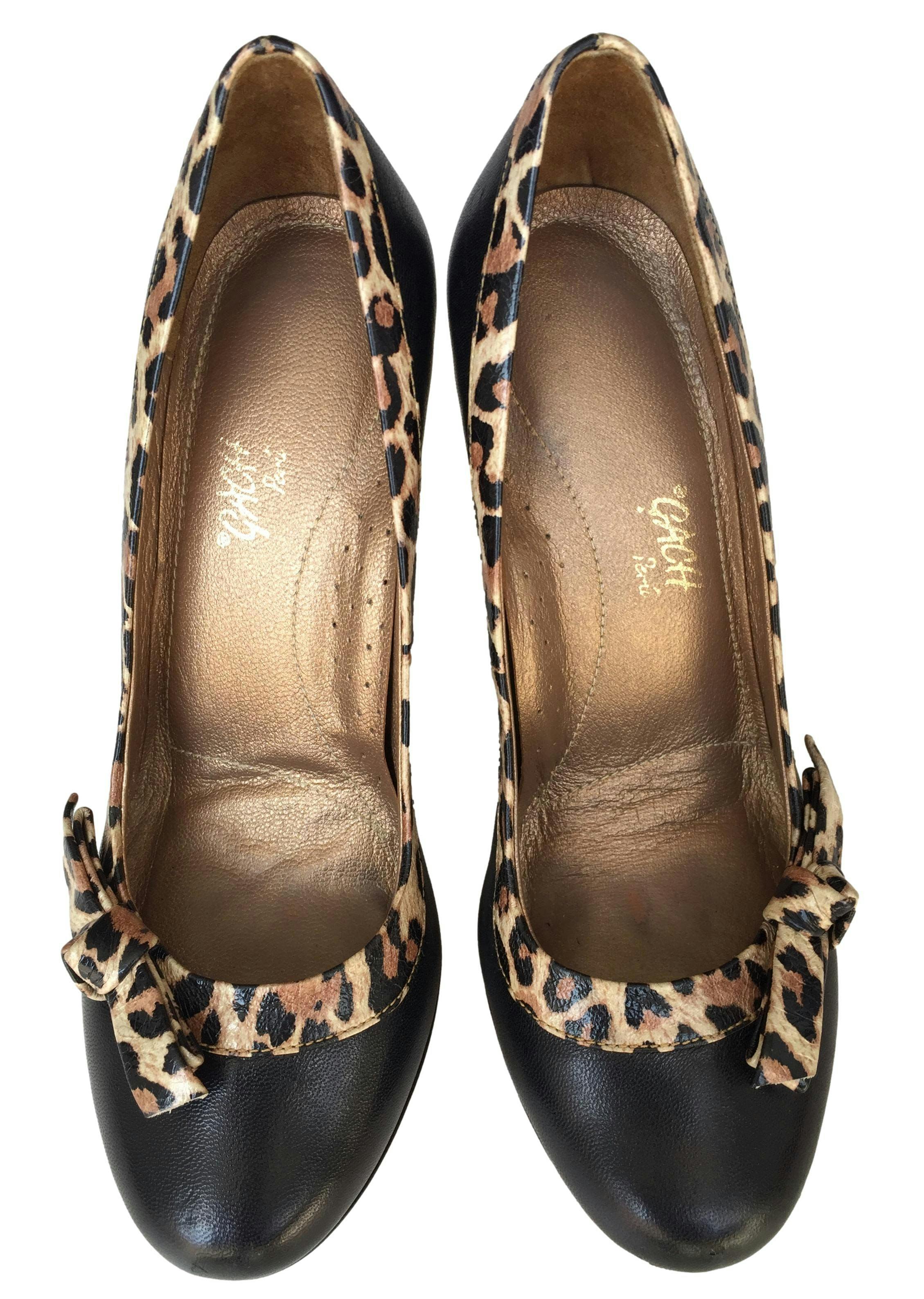 Zapatos Gatch de cuero negro con ribetes y lazo animal print, taco 12cm, plataforma 2.5cm. Estado 9/10. Precio original S/460.