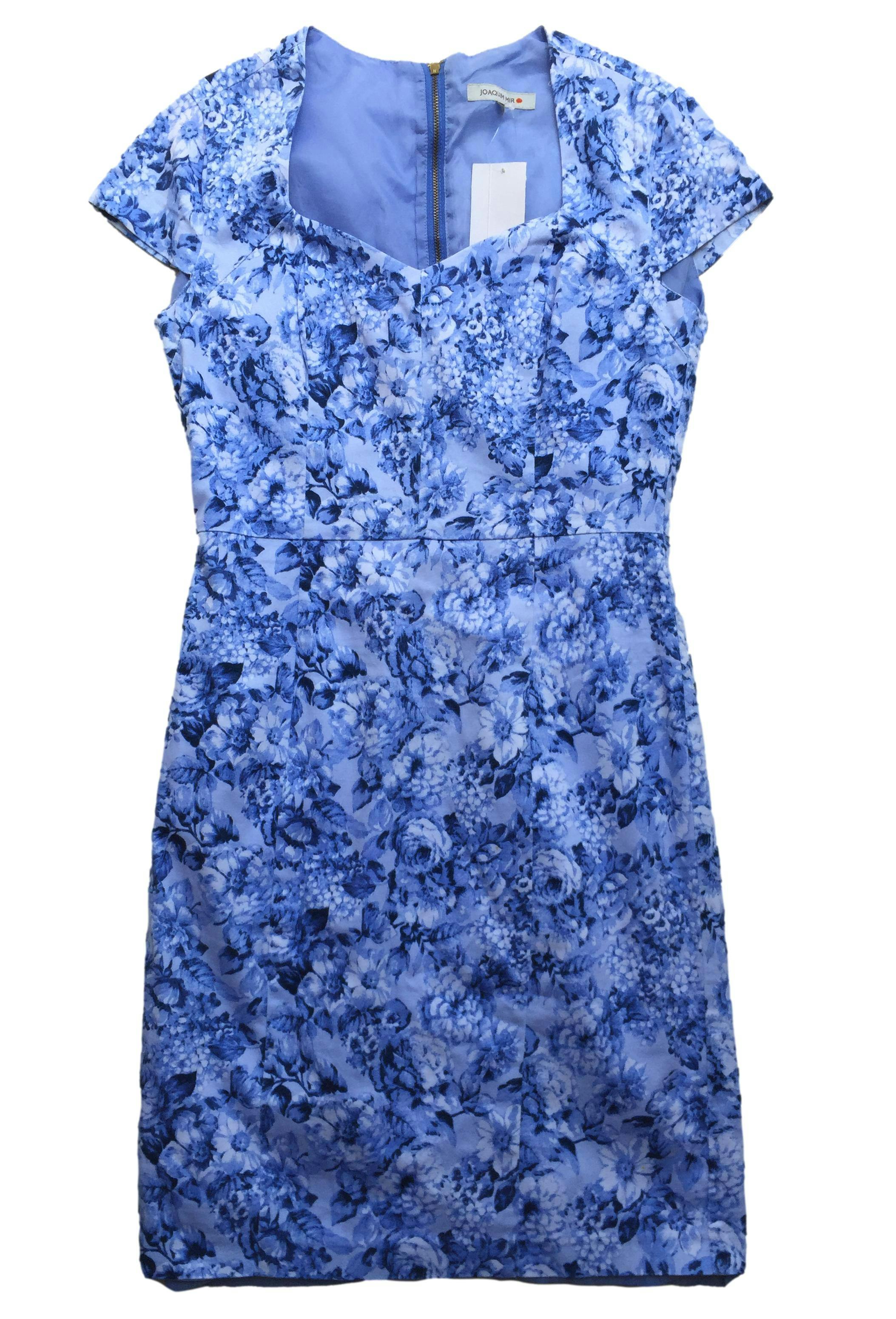 Vestido Joaquim Miro celeste con estampado floral, tela 97% algodón con forro, pinzas y cierre posterior. Busto 90cm, Largo 90cm.