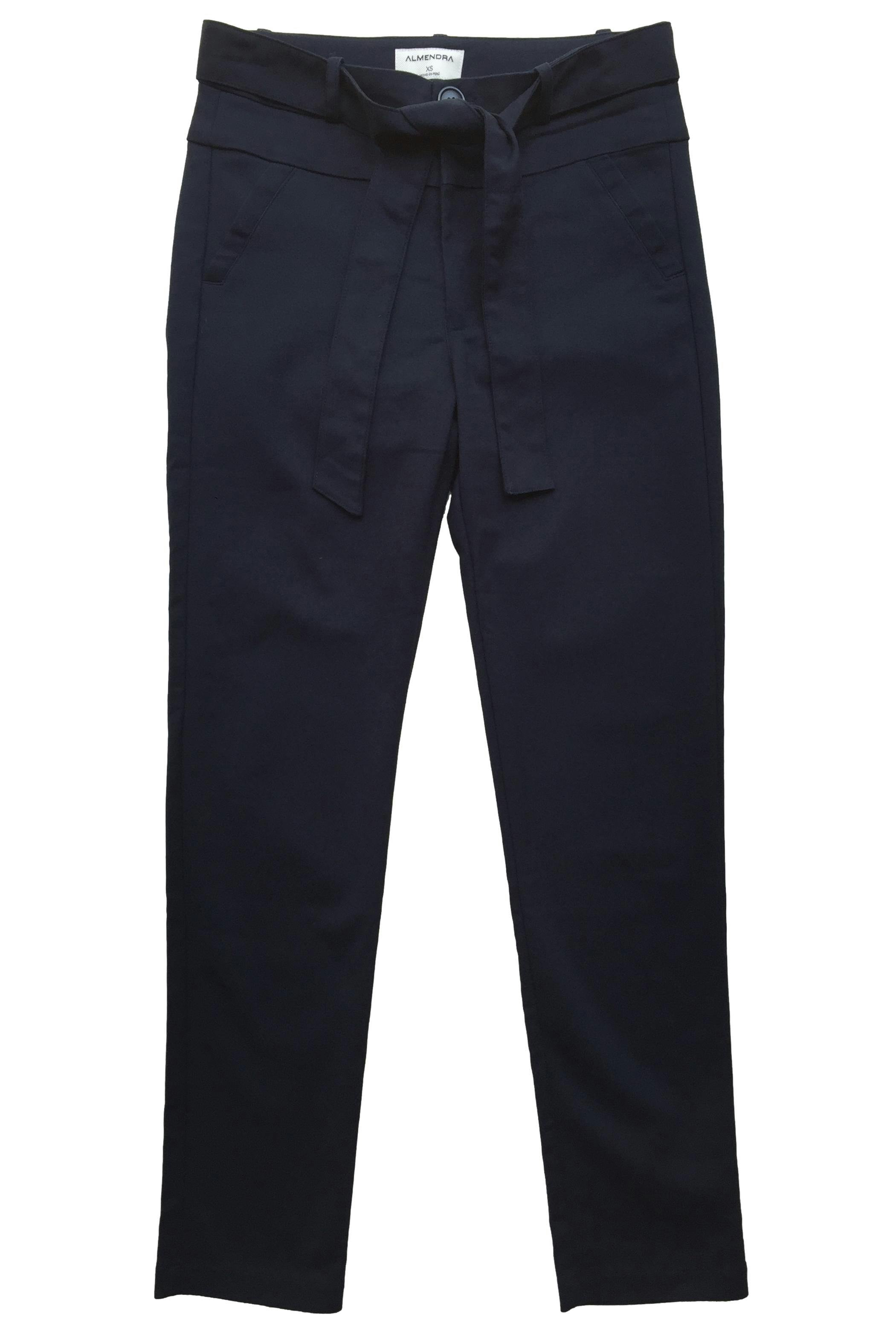 Pantalón slim azul marino con cinturón y falsos bolsillos. Cintura 80cm, Tiro 27cm, Largo 95cm.