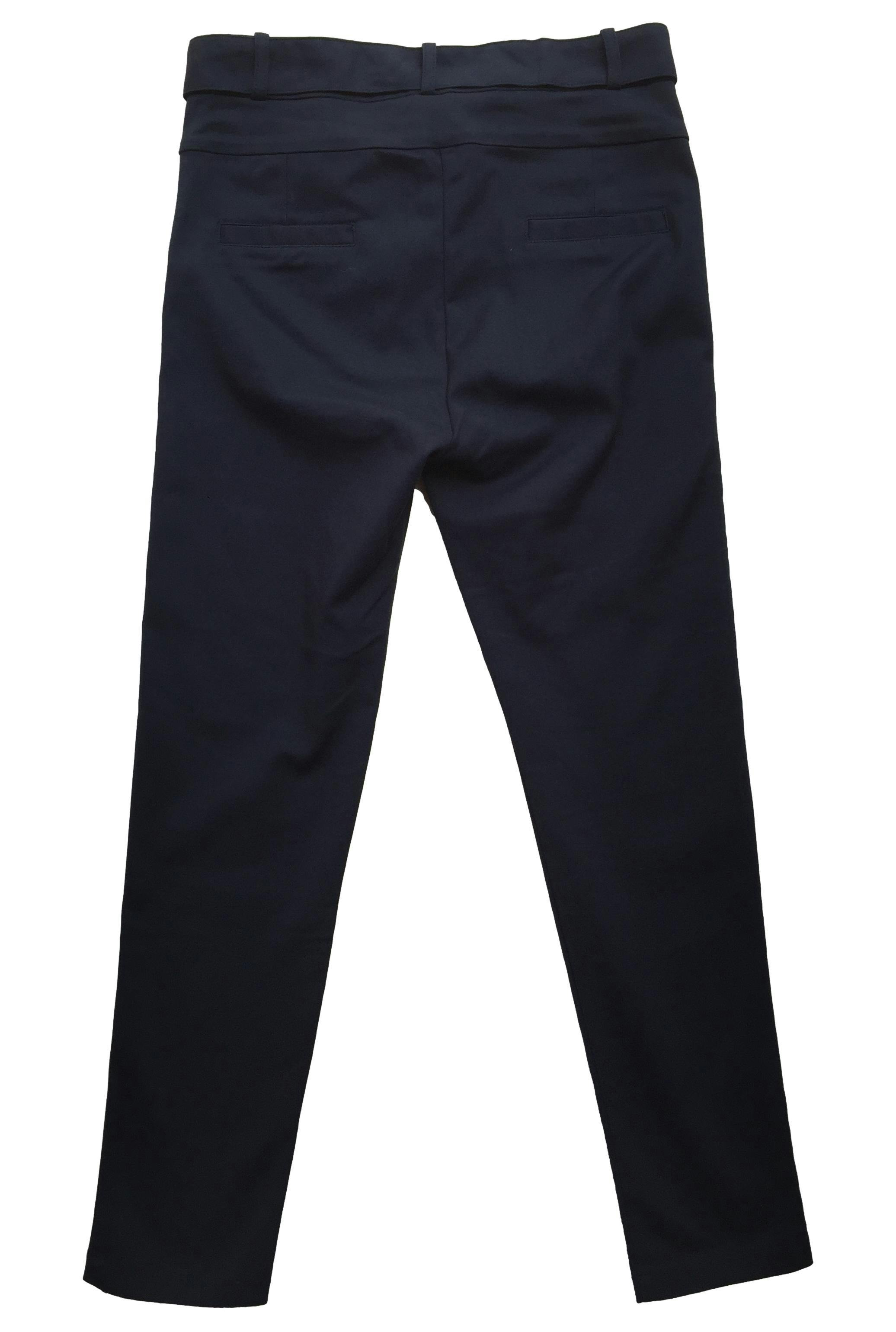 Pantalón slim azul marino con cinturón y falsos bolsillos. Cintura 80cm, Tiro 27cm, Largo 95cm.