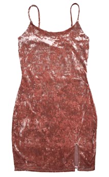 Vestido Timing rosado de tela aterciopelada, abertura lateral. Busto 79cm sin estirar, Largo 90cm.