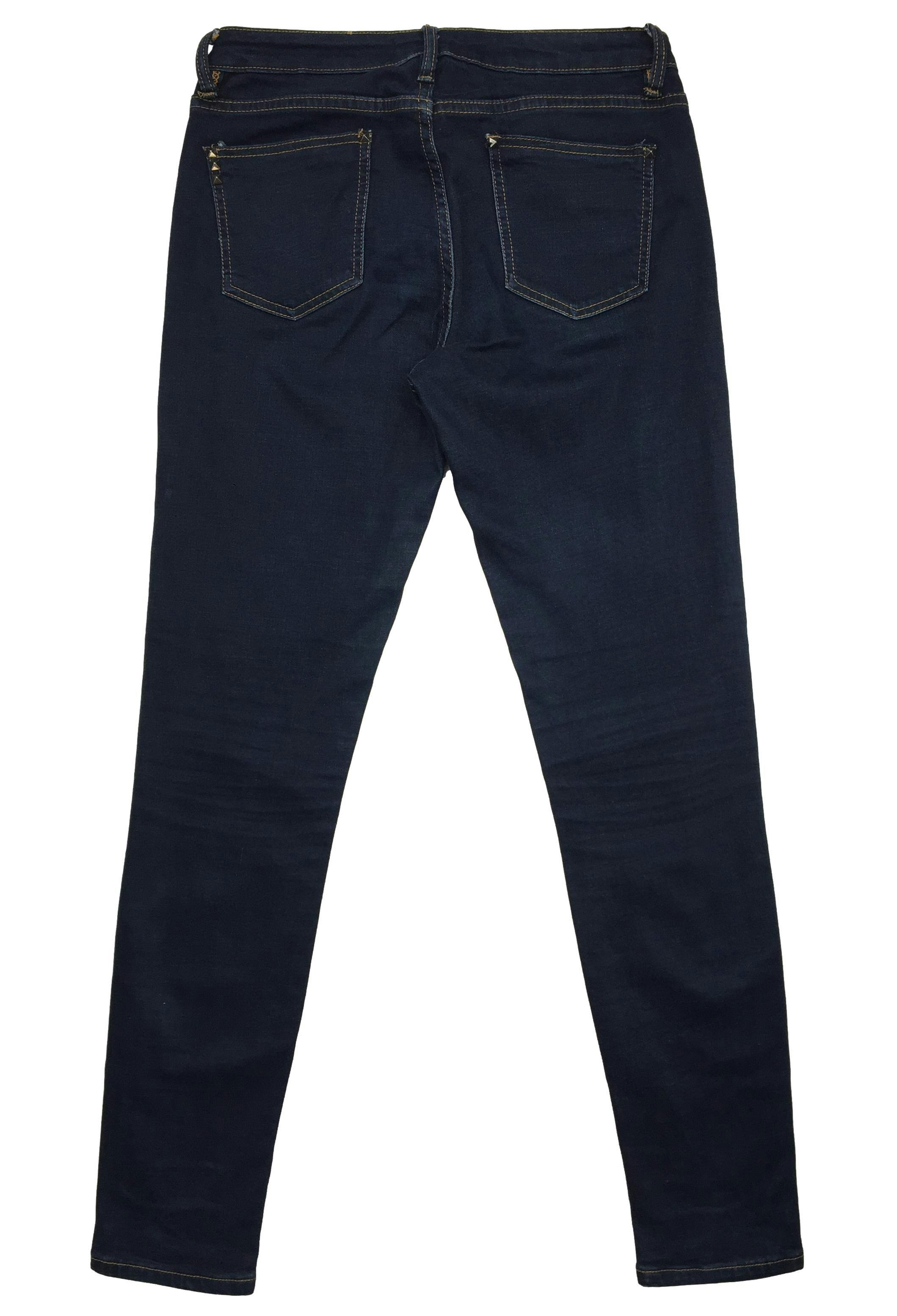 Pantalón jean Now azul stretch con detalles de tachas en los bolsillos. Cintura 80cm, Tiro 23cm, Largo 99cm