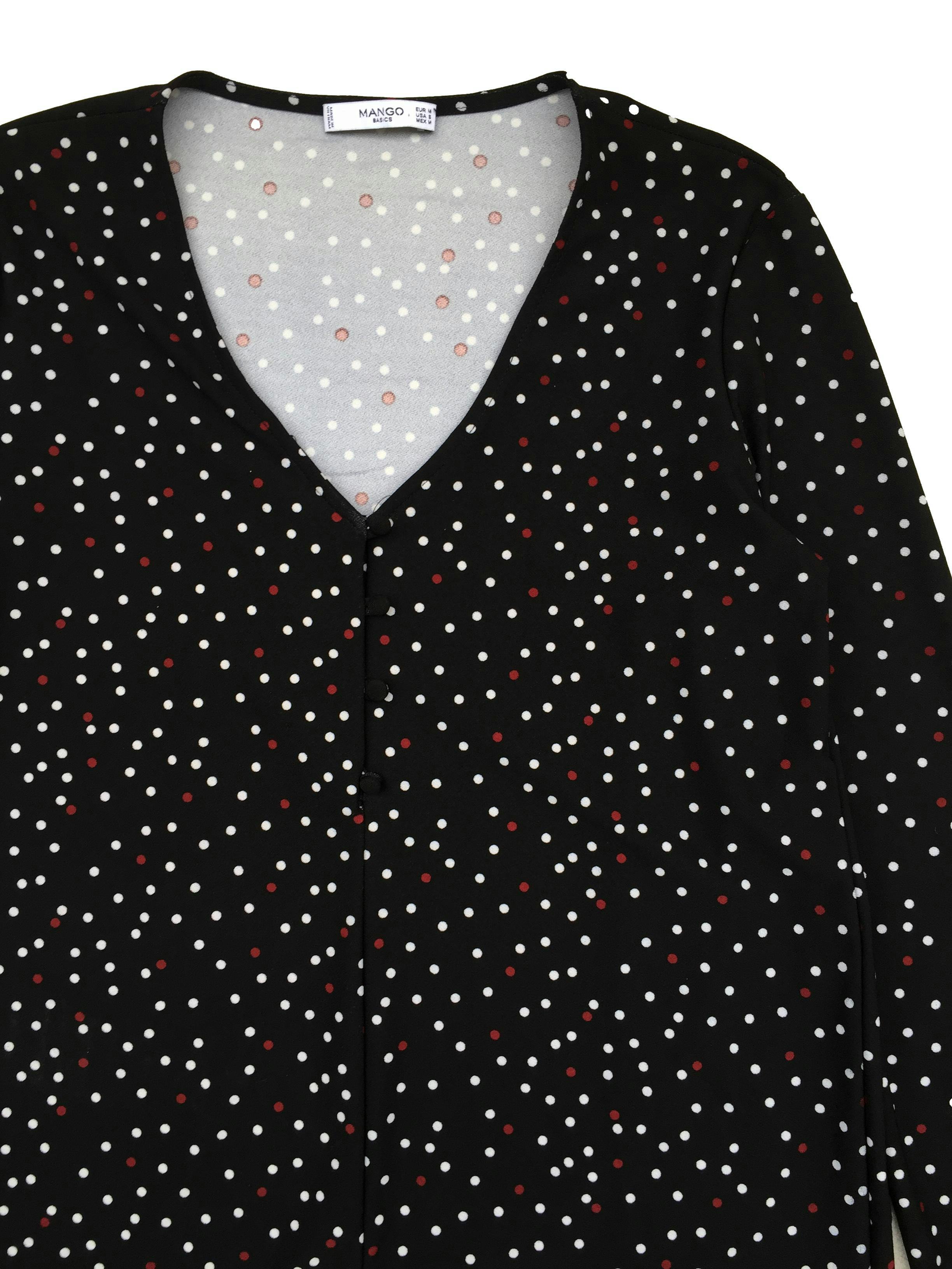 Vestido Mango negro con puntos blancos y rojos, botones delanteros, stretch. Busto: 100cm, Largo: 88cm
