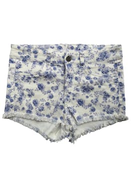 Short H&M blanco con estampado de rosas azules. Cintura: 66cm, Tiro: 22cm, Largo: 26cm.