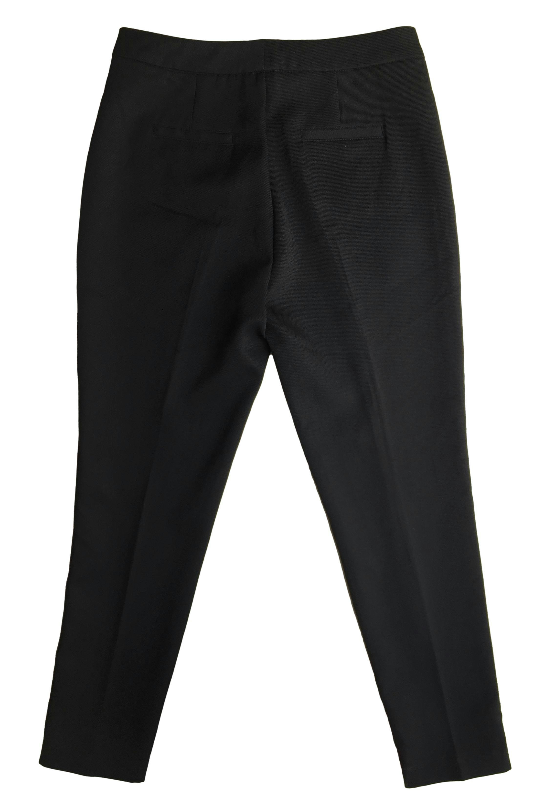 Pantalón Basement negro, aplicaciones doradas en los laterales, bolsillo y cierre delantero. Cintura: 74cm, Tiro: 29cm, Largo: 96cm