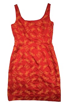 Vestido rojo ETCETERA con bordado de mariposas 100% algodón, con forro y cierre al costado. Busto 88cm, Largo 89cm.