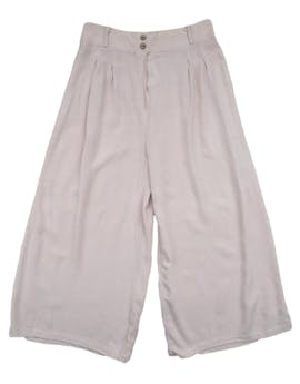 Pantalón culotte Luvaro beige, pretina elástica. Cintura 66 cm, Tiro 31 cm, Largo 74 cm.