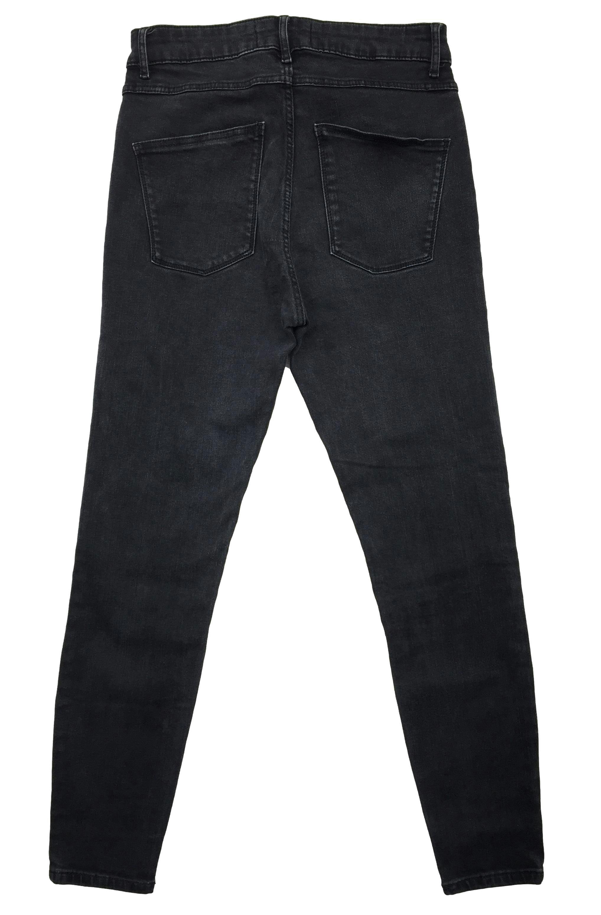 Pantalón jean Zara negro, four pockets. Cintura 66 cm, Tiro 27 cm, Largo 89 cm.