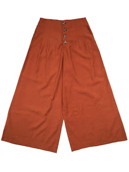 Pantalón culotte Zara color naranja, pinzas en la cintura, botones delanteros. Cintura 70 cm, Tiro 35 cm, Largo 92 cm.