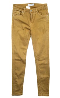 Pantalón jean Zara amarillo, four pockets. Cintura 70 cm, Tiro 23 cm, Largo 92 cm.