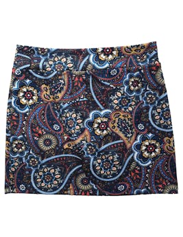 Mini falda en A con estampado paisley en tonos azules, de tela stretch. Cintura 70cm sin estitrar, Largo 38cm.