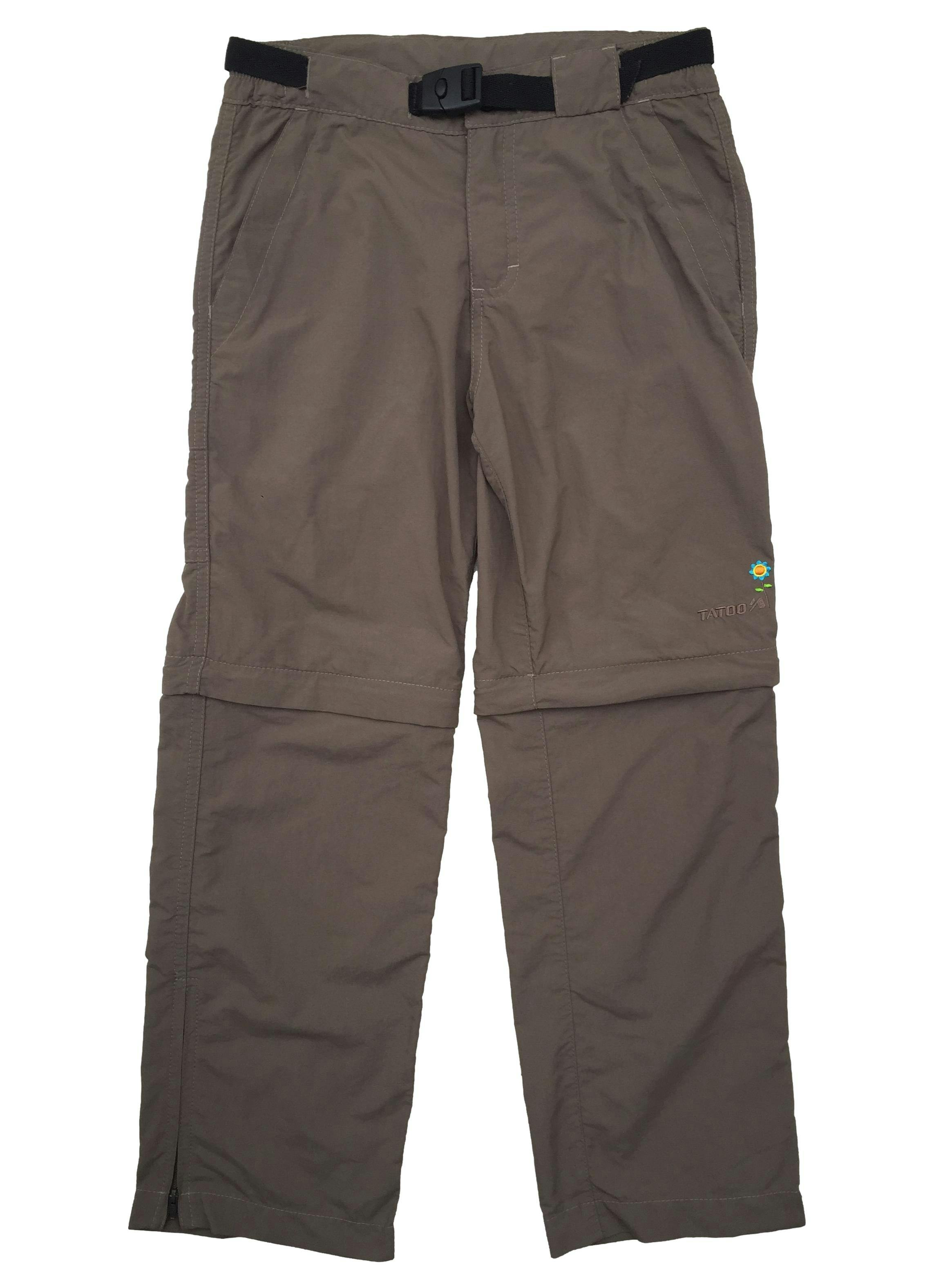 Pantalón cargo con correa ajustable, bolsillos y cierres desmontables para convertir en short  talla 10.