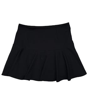 Falda negra mini con acabado en campana, tela strech. Cintura 74 cm, largo 40 cm.