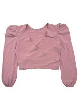 Blusa palo rosa modelo envolvente con fruncido en hombros. Busto 96cm, Largo 40cm.