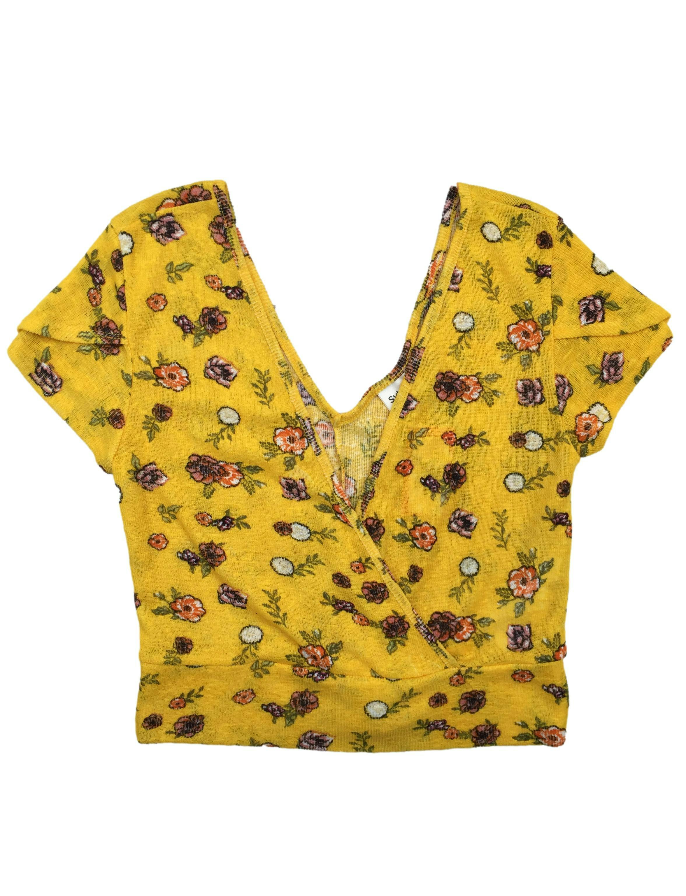 Top knit Sybilla amarillo con estampado floral y escote cruzado. Busto 90cm, Largo 45cm.