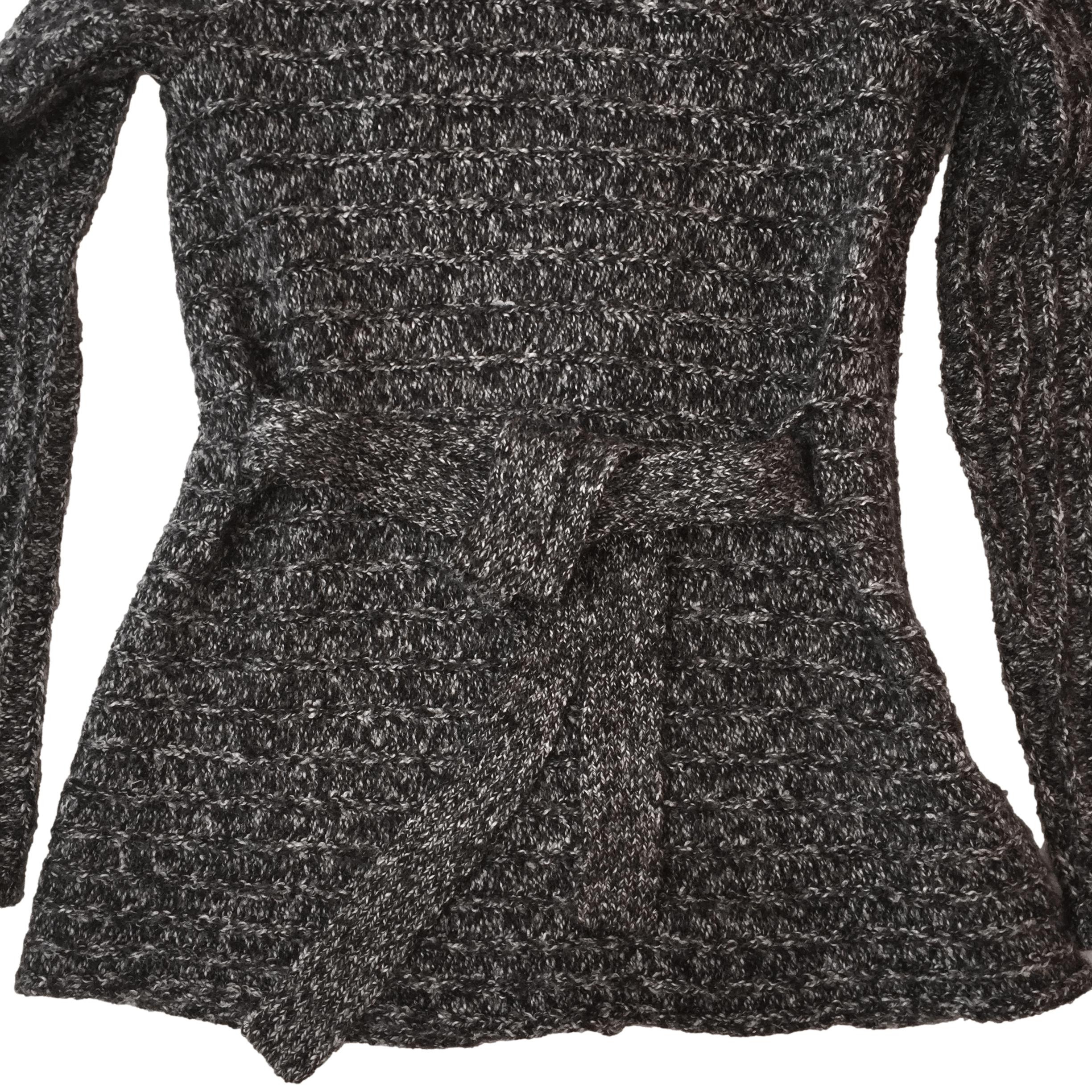 Chompa New York tejida en tonos grises y blanco, modelo abierto y lazo también tejido para anudar en la cintura. Busto: 100 cm, Largo: 78 cm