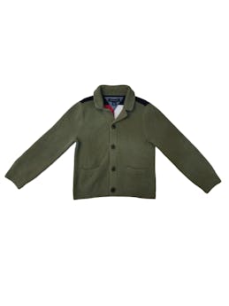 Chompa tejida Tommy Hilfiger 100% algodón verde olivo, botones y pequeños bolsillos delanteros, colores de la marca en la parte posterior. Pecho: 74 cm, Largo: 41 cm