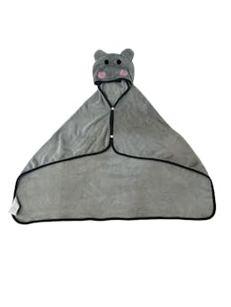 Toalla con capucha de hipopótamo gris, con dos broches a la altura del cuello. 97.5 cm X 75 cm