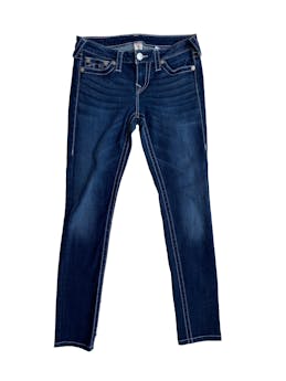 Jean True religion azul oscuro, a la cadera, ligero focalizado. Cintura: 70cm. Largo: 100cm. Costo original 700 soles.