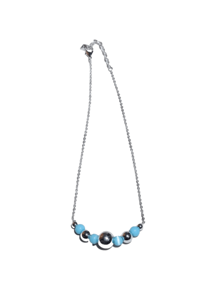 Collar Ésika, cadena plateada, con detalles circulares plateados y turquesas, estuche original