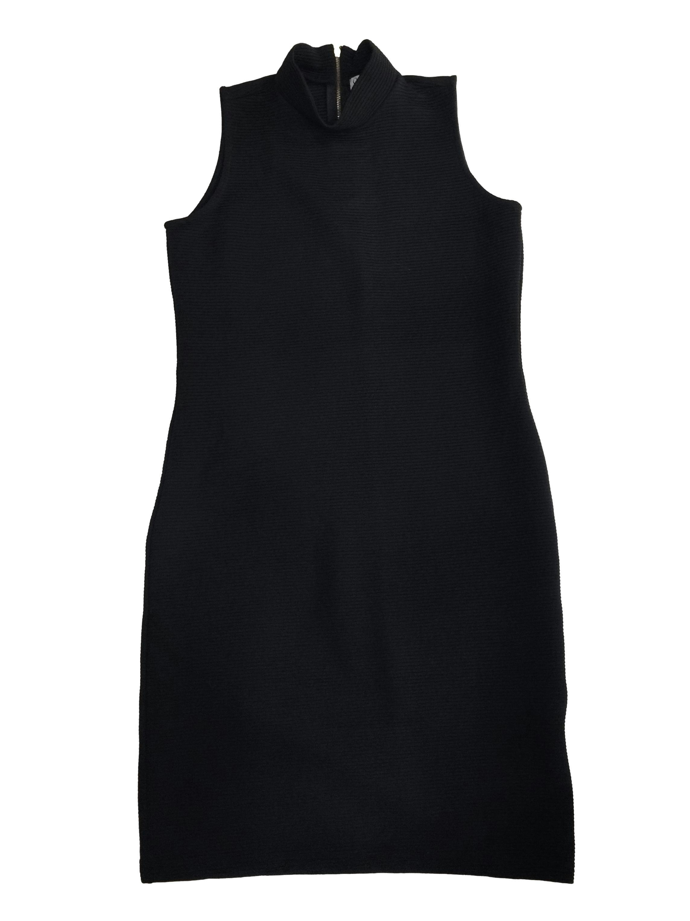 Vestido Guy Laroche negro con textura de líneas, cierre posterior, manga cero. Busto: 86 cm, Largo: 96 cm