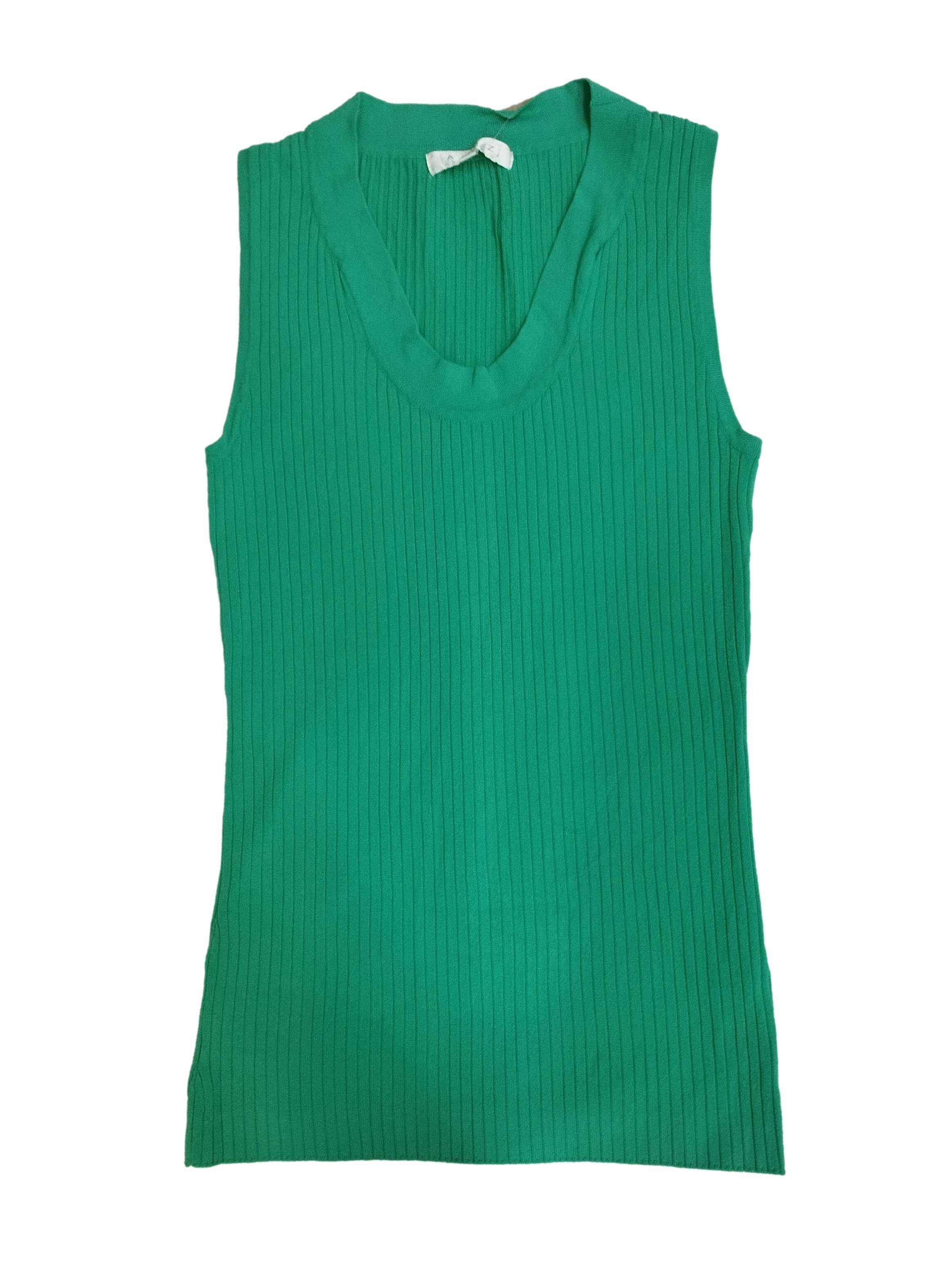 Blusa Aziz verde agua acanalada, manga cero, stretch. Busto: 70 cm (sin estirar), Largo: 64 cm