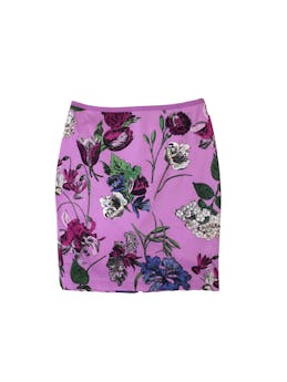 falda recta lila con flores grandes, cierra posterior, cintura 78cm, largo 55cm