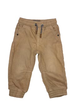 pantalon color camel con pretina de elastico y en los tobillos