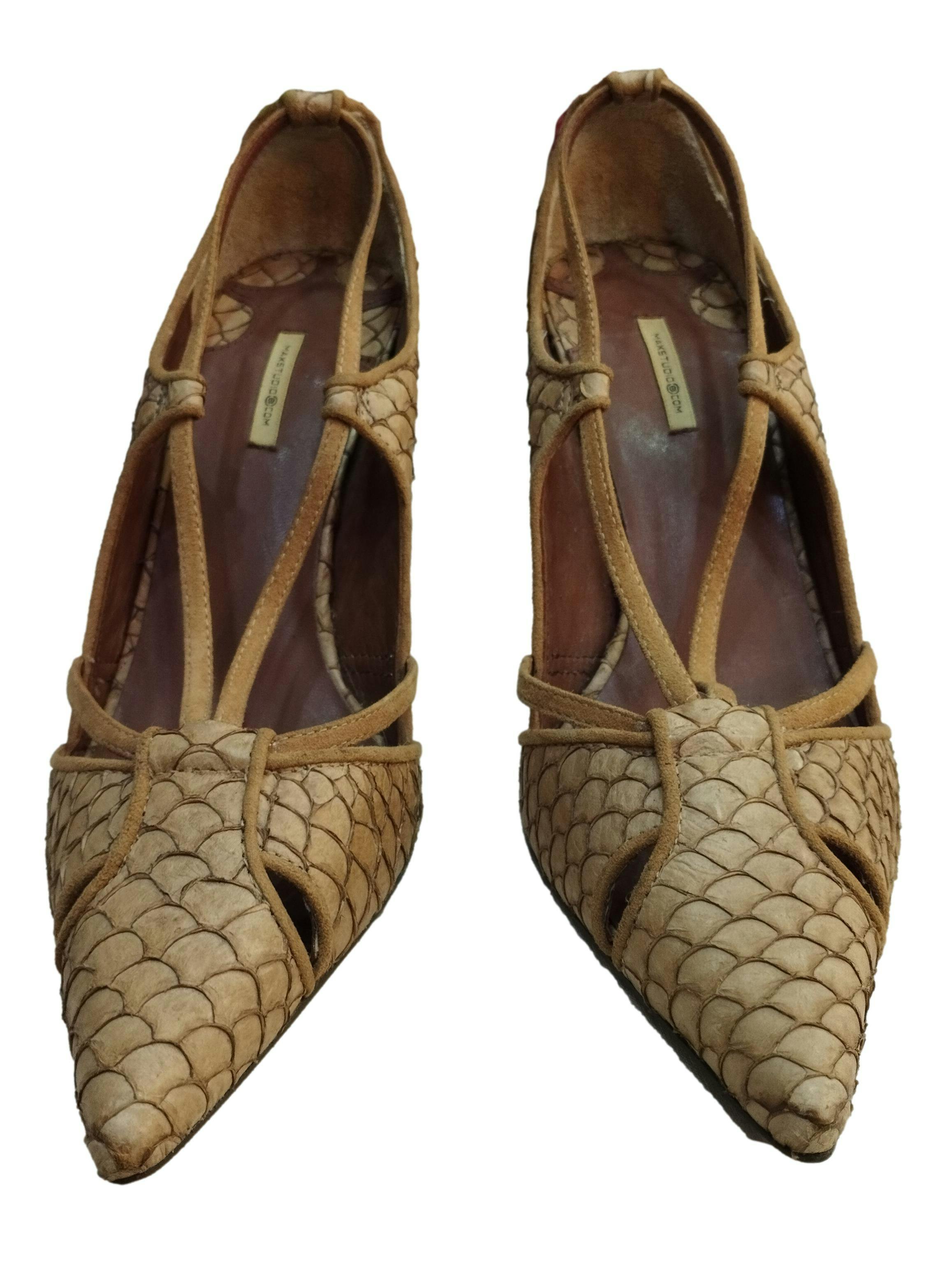 Zapatos Maxstudio marrones, textura con relieve, taco de 7 cm. Estado:8/10