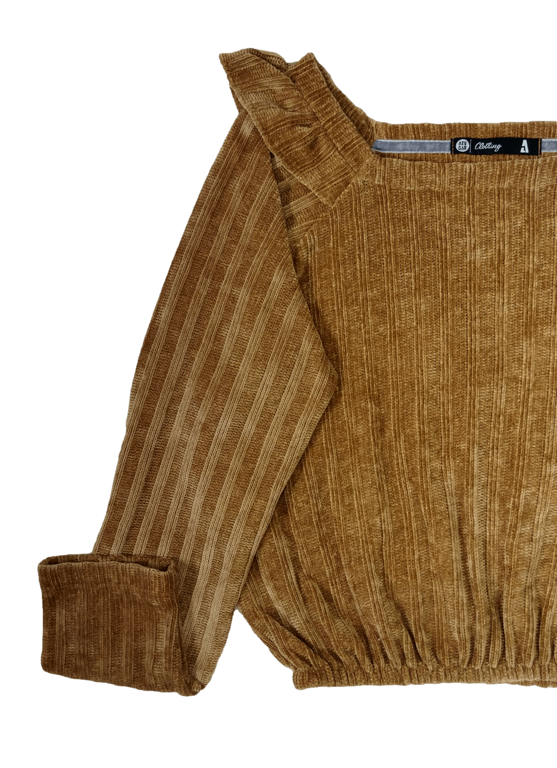 Chompa Azucar camel, cuello cuadrado, volantes en los hombros y elástico en la cintura Busto 112 cm Largo 50 cm