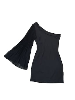 Vestido Bailey Blue one shoulder negro, con gasa negra tableada de manga ancha, ligeramente stretch. Busto: 72 cm, Largo: 76 cm