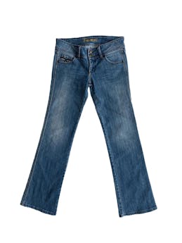 Jeans Fiorucci con detalle de cuero negro en los bolsillos. Cintura: 72cm, largo: 96cm. 