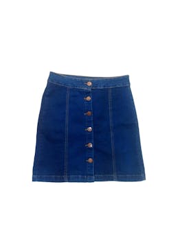 Falda jean azul con botones delanteros, corte en A. Cintura: 64 cm. Largo: 41 cm.