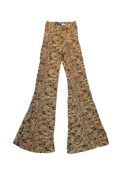 Pantalon Urb Woman flare, animal print marron y beish, boton y cierre. Cintura: 56 cm. Tiro: 25 cm. Largo: 106 cm.