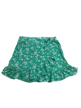 Falda en algodón verde con flores blancas, tipo envolvente, con lazo a un lado de la cintura, vuelos a todo el contorno
