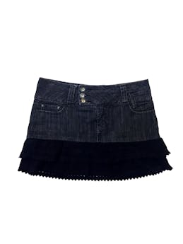 Falda jean negro , pretina ancha con 3 botones, todo el contorno de la falda con doble tela tipo blonda ancha en color negro, cintura: 84 cm, largo: 36 cm