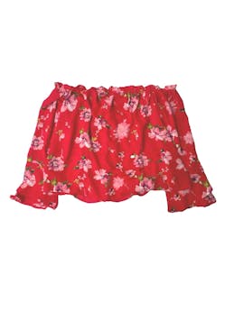 Blusa manga 3/4 con vuelo, rojo con estampado floral rosado y verde, elástico en cuello, acampado. Busto 108 cm. largo 14 cm. 